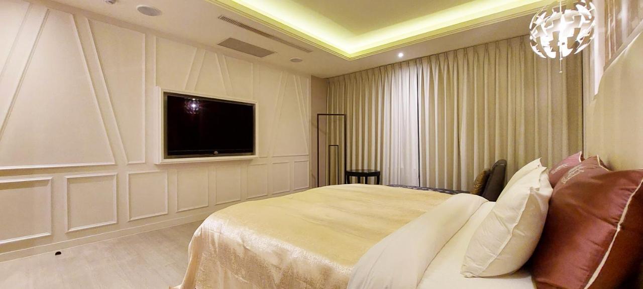 Song Xia Motel Taichung Eksteriør billede