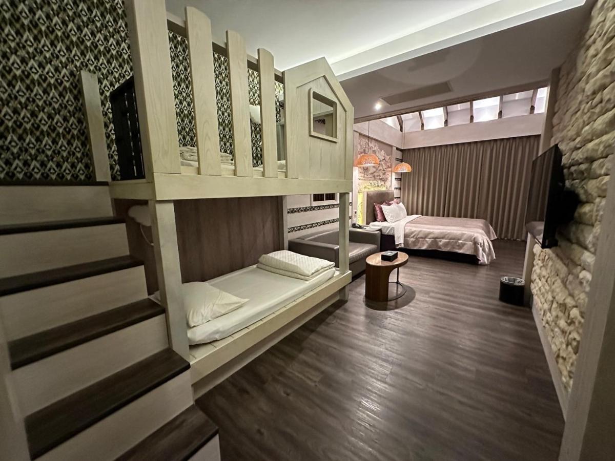 Song Xia Motel Taichung Eksteriør billede