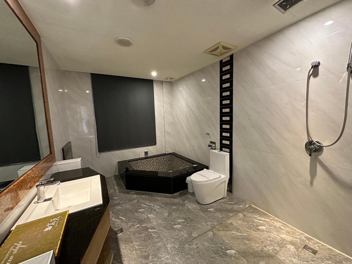 Song Xia Motel Taichung Eksteriør billede