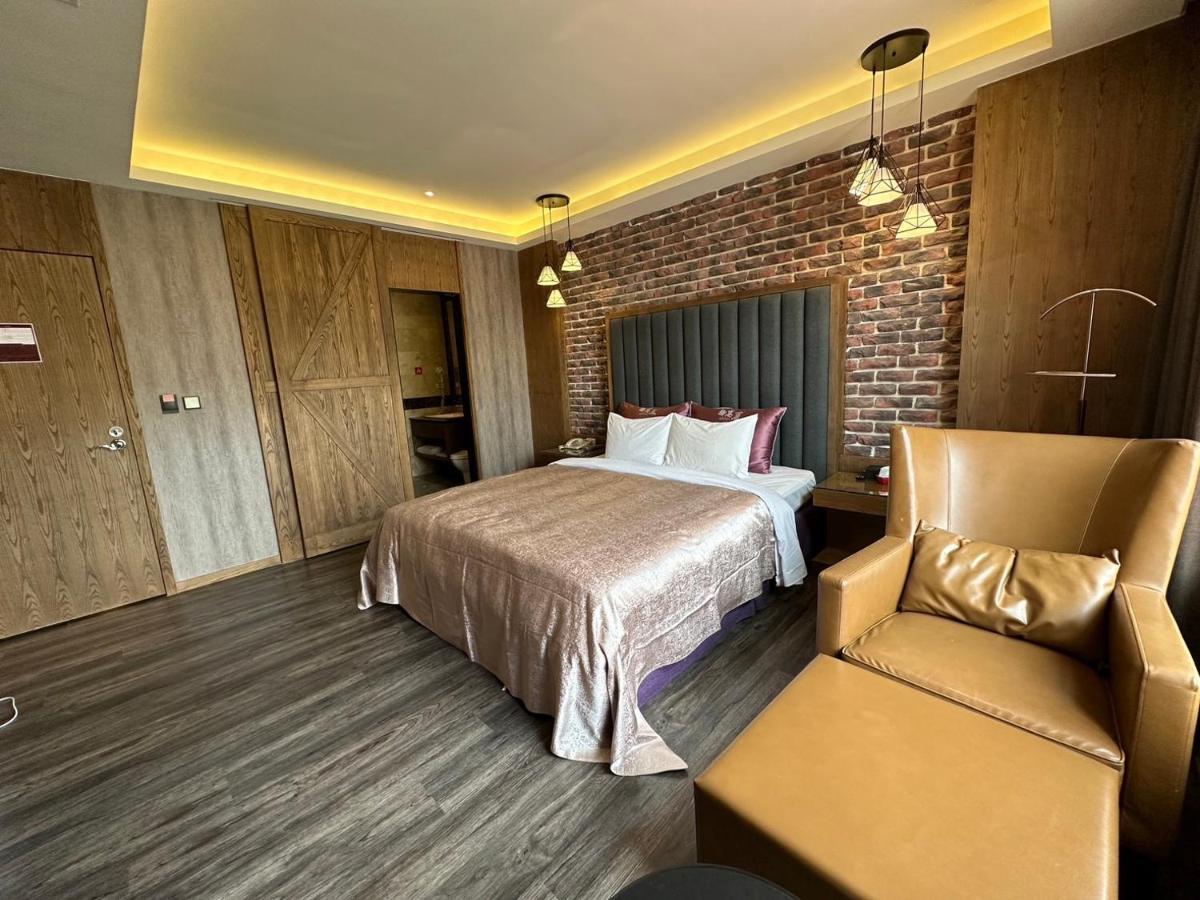 Song Xia Motel Taichung Eksteriør billede
