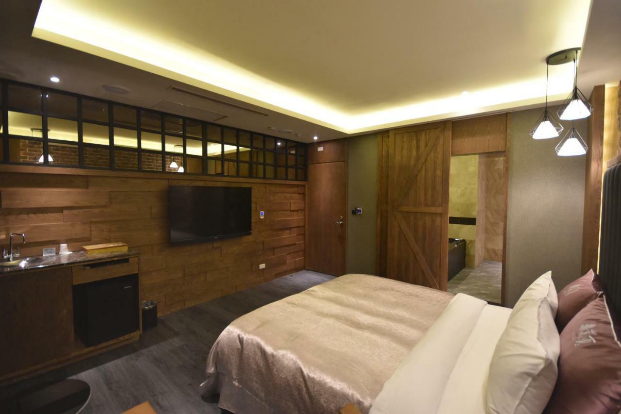 Song Xia Motel Taichung Eksteriør billede