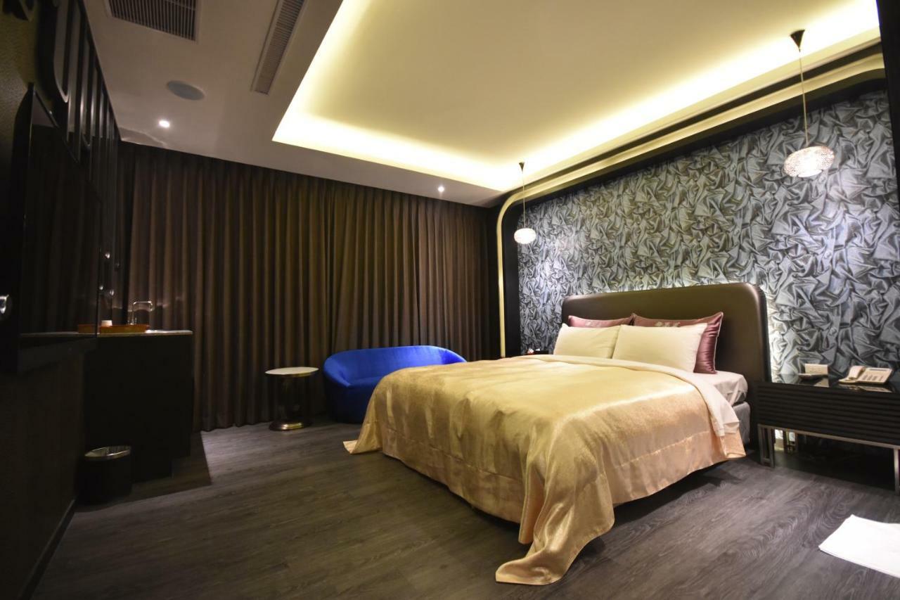 Song Xia Motel Taichung Eksteriør billede