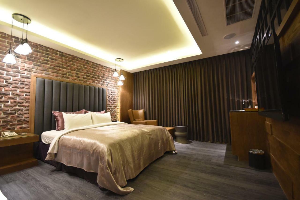Song Xia Motel Taichung Eksteriør billede