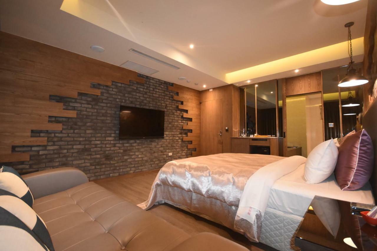 Song Xia Motel Taichung Eksteriør billede
