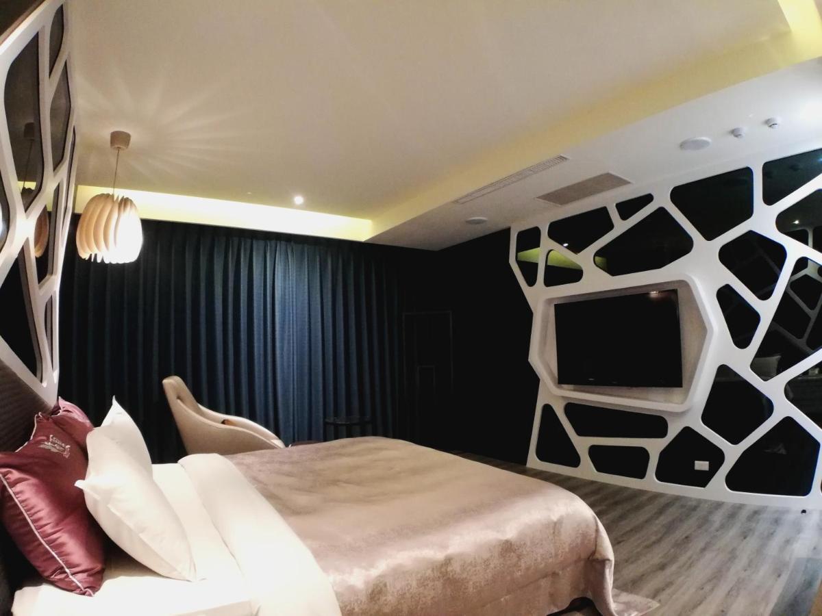 Song Xia Motel Taichung Eksteriør billede