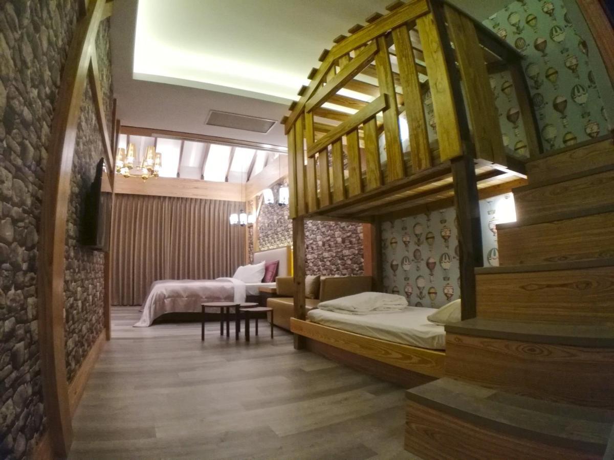 Song Xia Motel Taichung Eksteriør billede