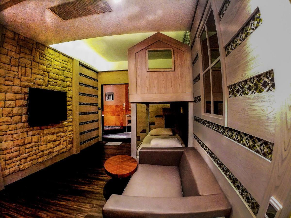 Song Xia Motel Taichung Eksteriør billede