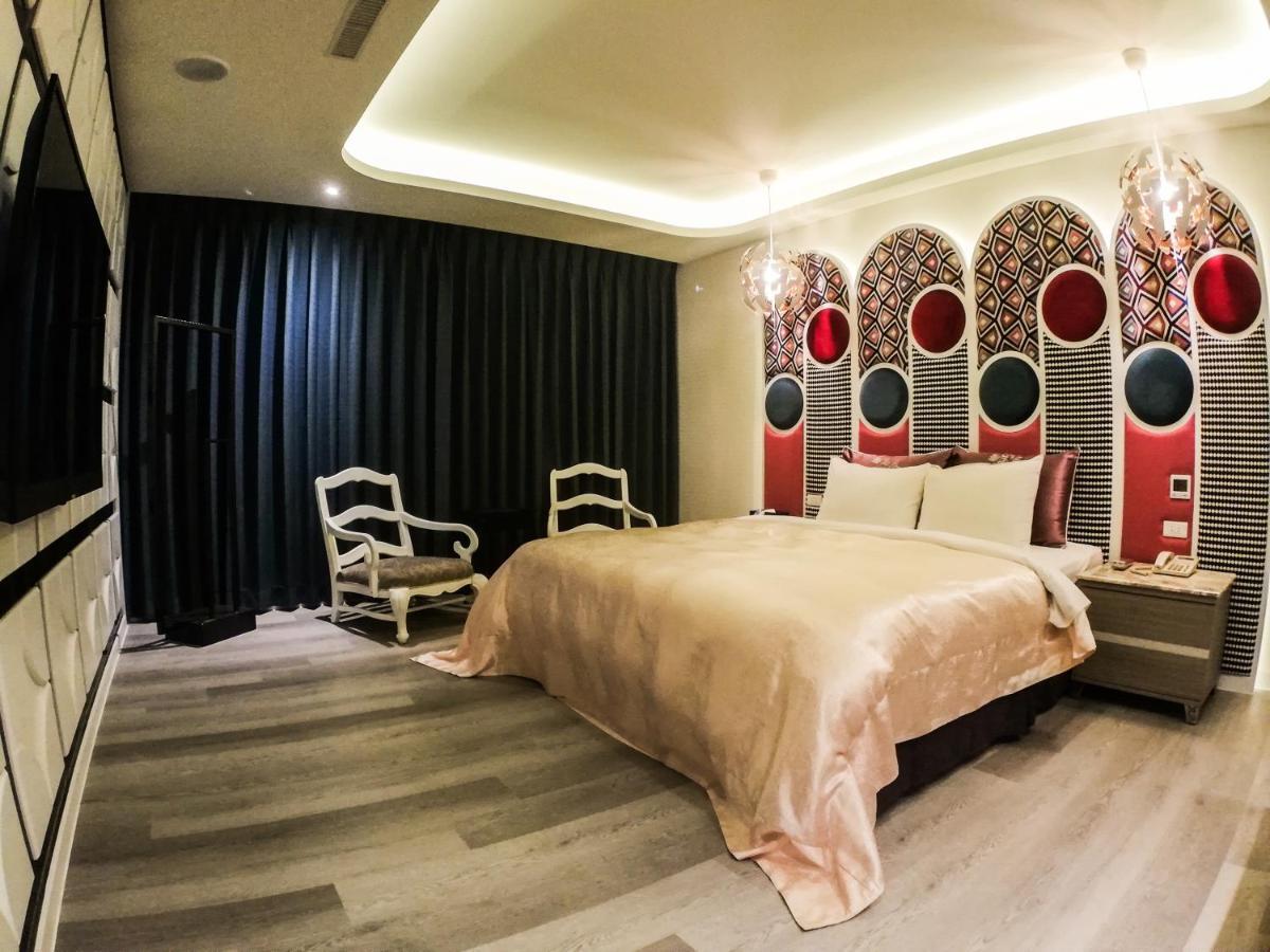 Song Xia Motel Taichung Eksteriør billede
