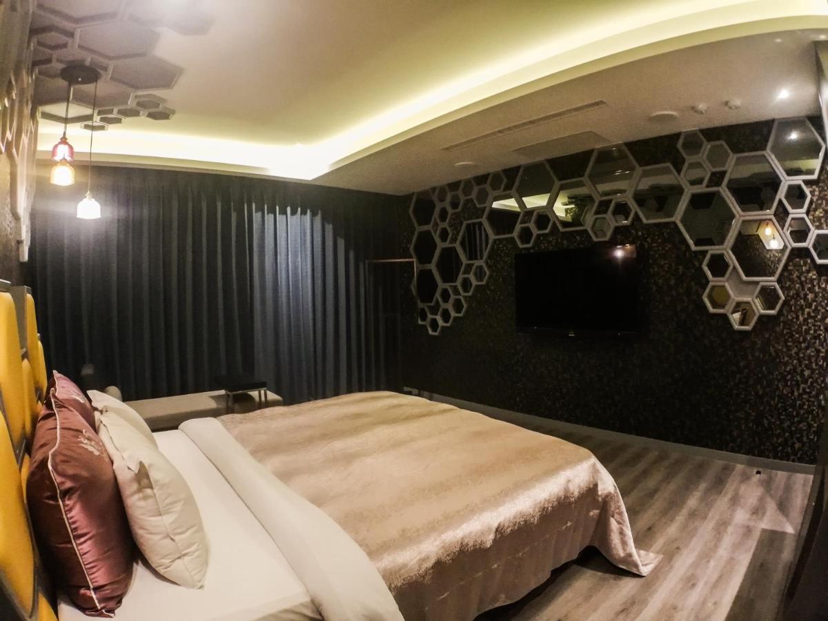 Song Xia Motel Taichung Eksteriør billede